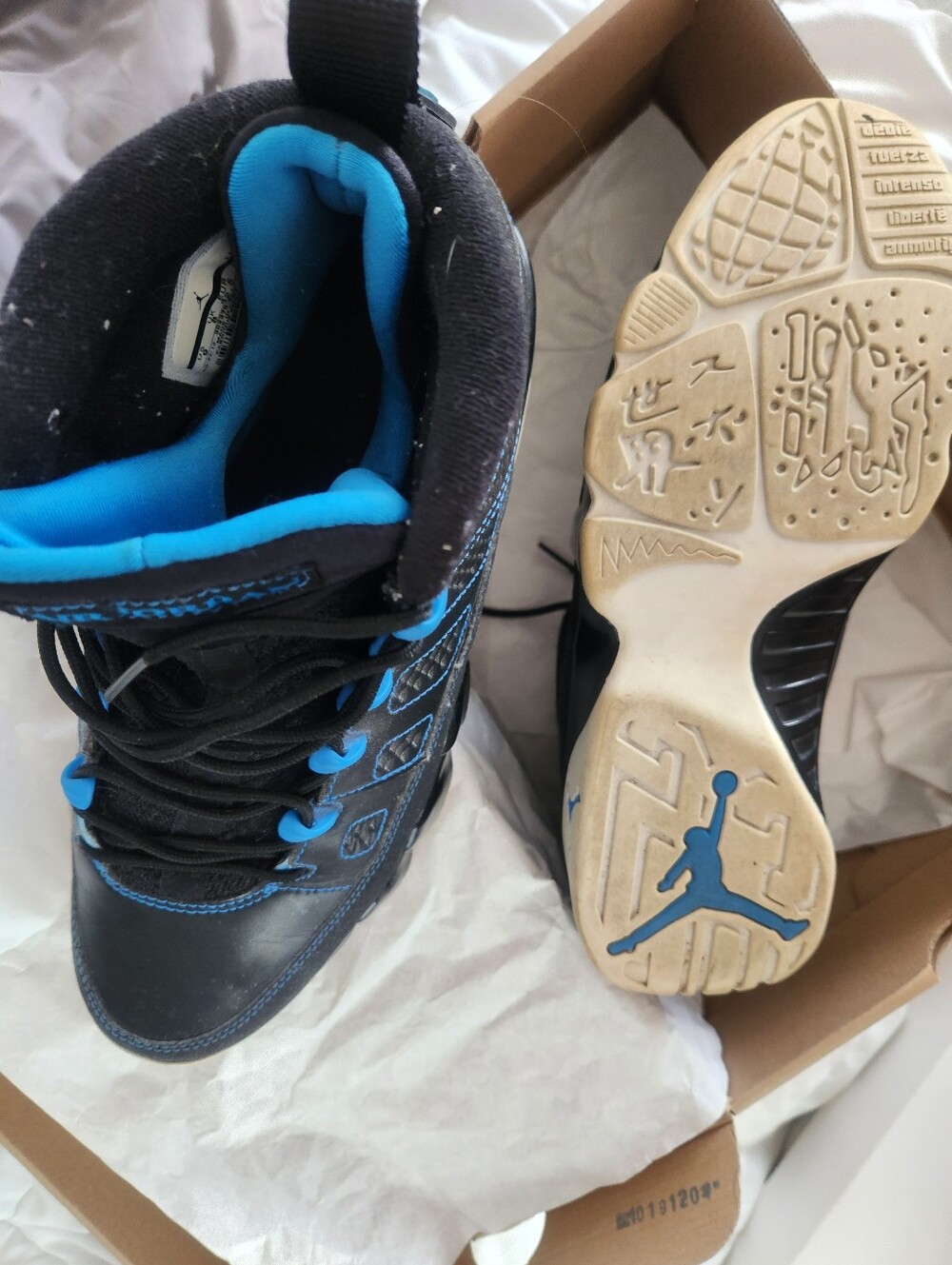 Men's Nike Black and Blue Jordans - Picture 5 of 7